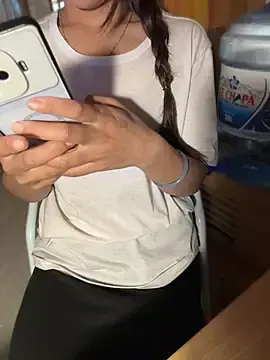 Uyenn02  live sex cam