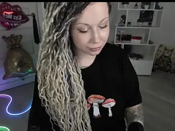HoneySallyMoore  live sex cam