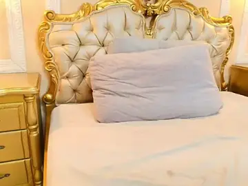 HallieStone  live sex cam