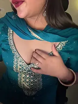 Oh-Taara  live sex cam