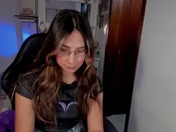 Caroliney12  live sex cam