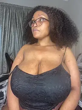 Bustygoddess32  live sex cam
