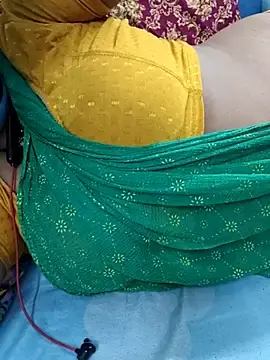 Tamil_Vennila_  live sex cam