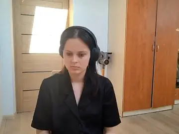 LouiseMarengo  live sex cam