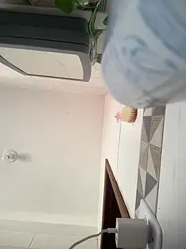 Maiasouza  live sex cam