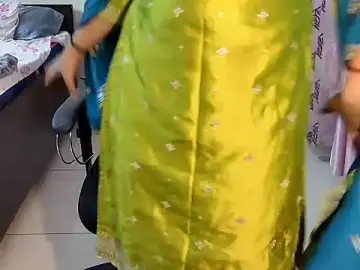 Avnii_09  live sex cam