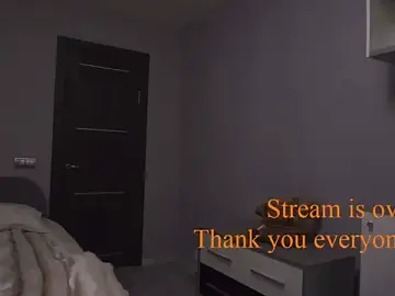 Holla_Molly  live sex cam