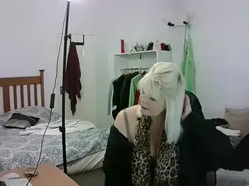 Miahotmilf  live sex cam