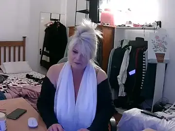 Miahotmilf  live sex cam