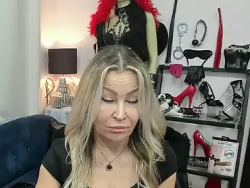 CrystaLUX  live sex cam