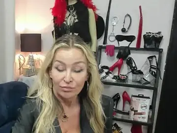 CrystaLUX  live sex cam