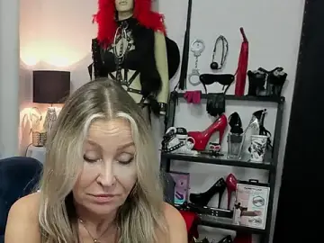 CrystaLUX  live sex cam
