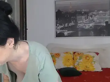 Naughtymommy666  live sex cam