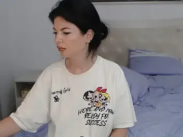 Naughtymommy666  live sex cam