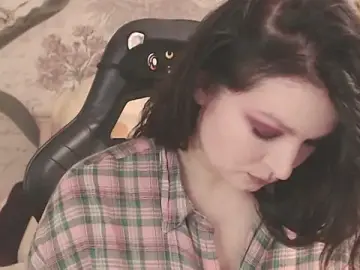 BritneyBarker  live sex cam