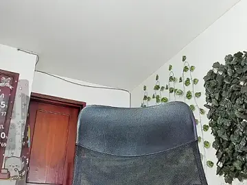 DestinyHills  live sex cam