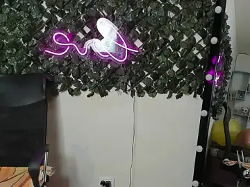 DestinyHills  live sex cam