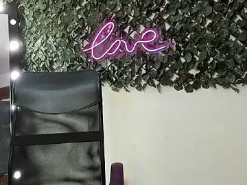 DestinyHills  live sex cam