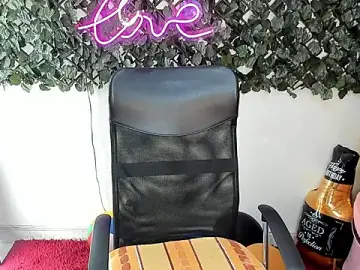 DestinyHills  live sex cam