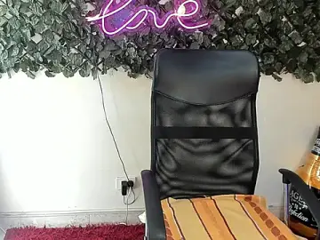 DestinyHills  live sex cam