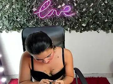 DestinyHills  live sex cam
