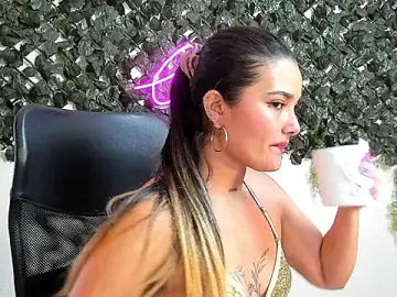 DestinyHills  live sex cam