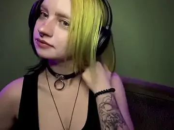 PolyaMo  live sex cam