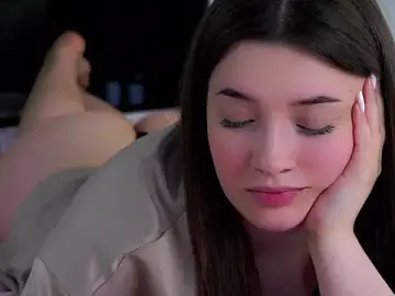 LowOncoming  live sex cam