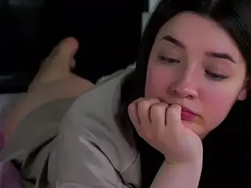 LowOncoming  live sex cam