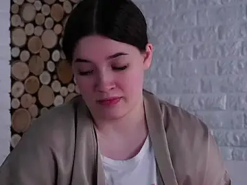 LowOncoming  live sex cam