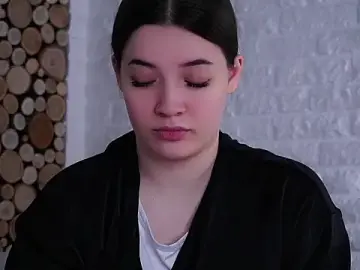 LowOncoming  live sex cam