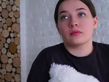 LowOncoming  live sex cam