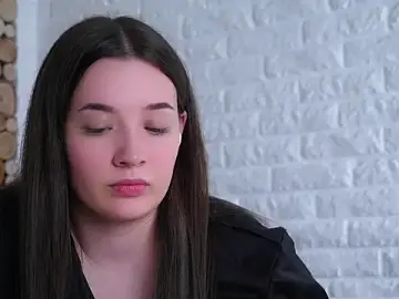 LowOncoming  live sex cam