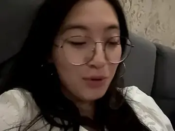 JulieGiannini  live sex cam