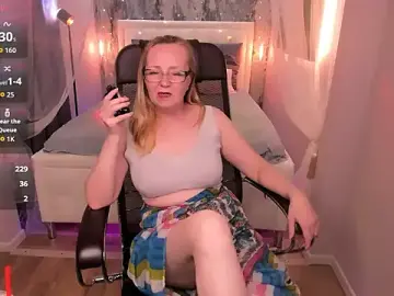 Karen_Villis  live sex cam