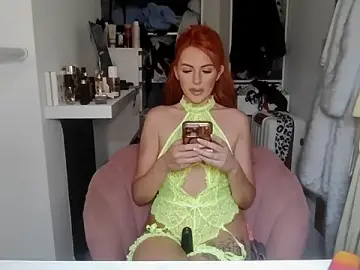 Emberreignedit  live sex cam