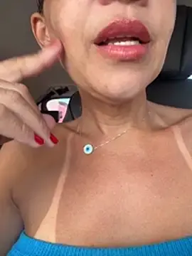 Intact_w  live sex cam