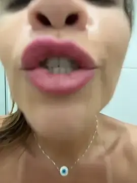 Intact_w  live sex cam