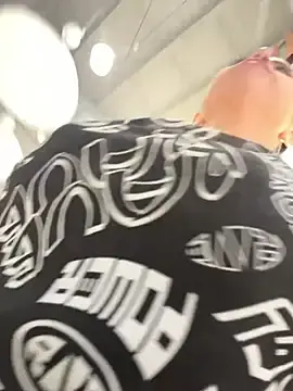 CrazzyChicks  live sex cam