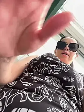 CrazzyChicks  live sex cam