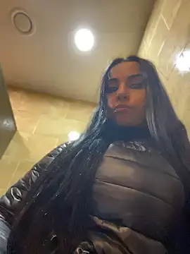 CrazzyChicks  live sex cam