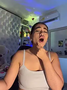 ZarahEvans  live sex cam