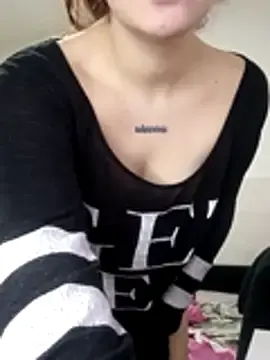 Tanialacolorada  live sex cam