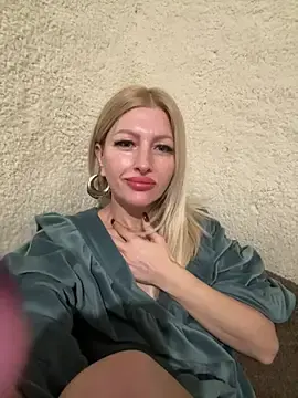 LoLAHotLove  live sex cam