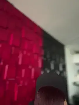 Emily-teen  live sex cam