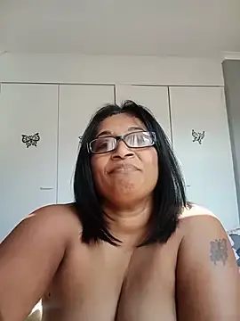 MatureIndianMamixx  live sex cam