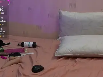 Curvybuffgirllll  live sex cam
