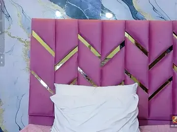 Curvybuffgirllll  live sex cam