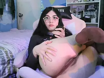Ivilstrip  live sex cam