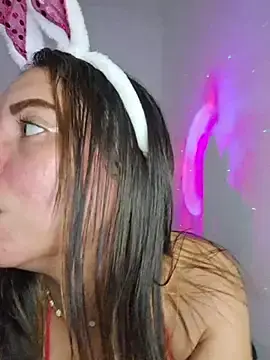 Kitty_em  live sex cam